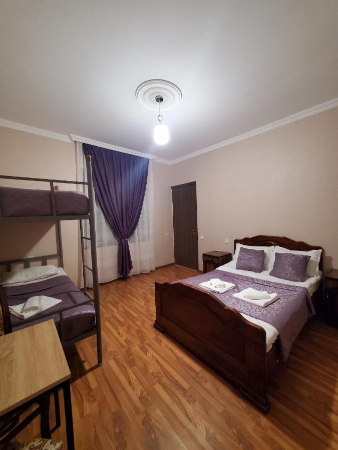 Beehives Apartment Кутаиси Екстериор снимка