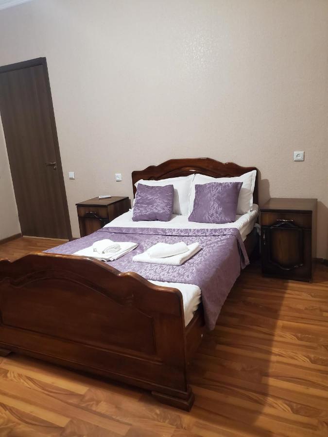 Beehives Apartment Кутаиси Екстериор снимка