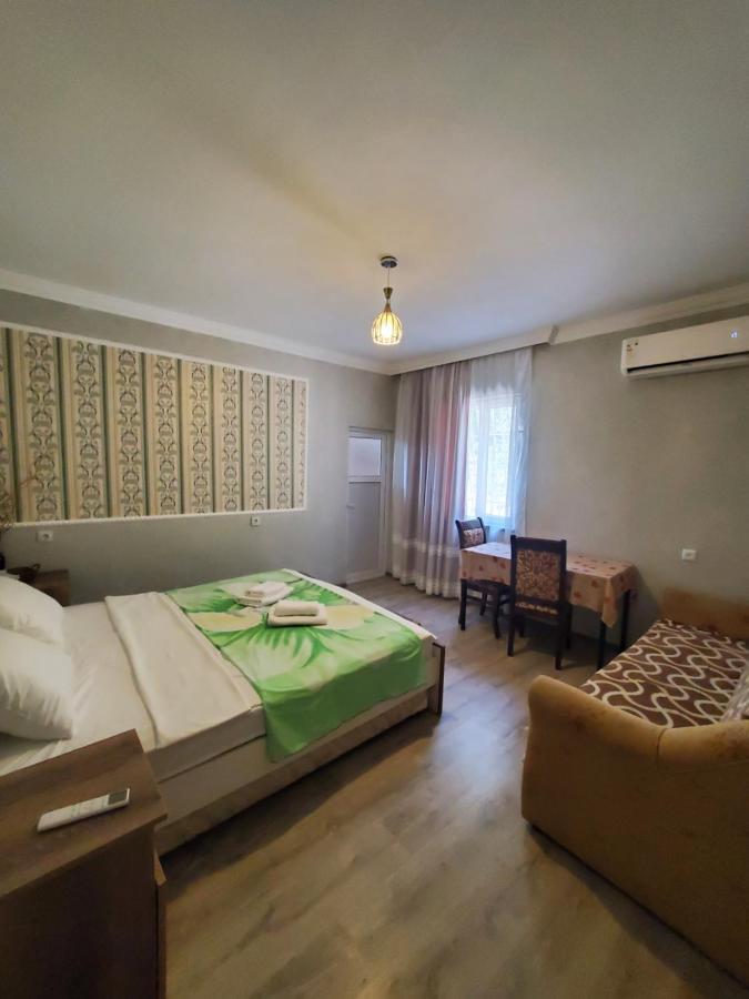 Beehives Apartment Кутаиси Екстериор снимка